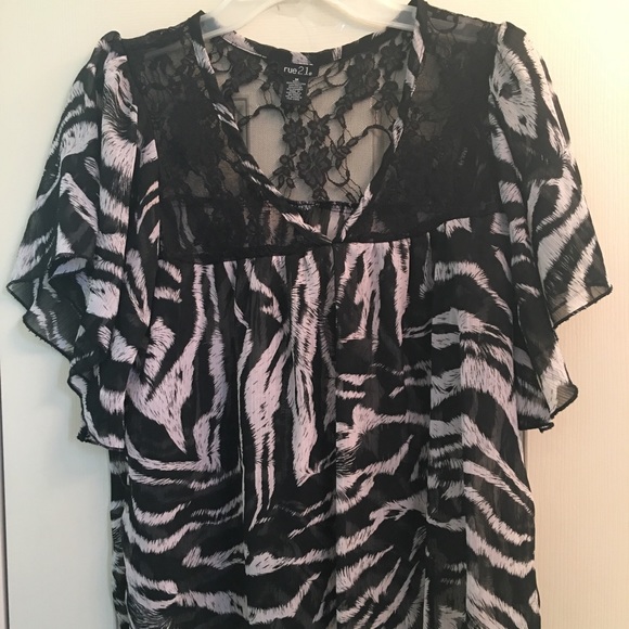 🦓Ladies Size Medium Animal Print Blouse - Picture 1 of 8